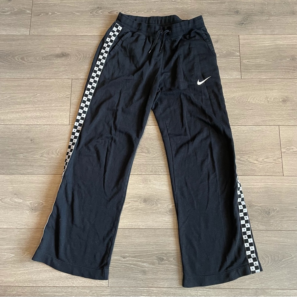 Women’s Nike Wide Leg Sweatpants